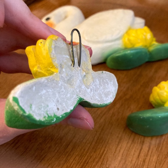 Vintage Swan and Lily Pad Chalkware Wall Decor - Picture 4 of 8